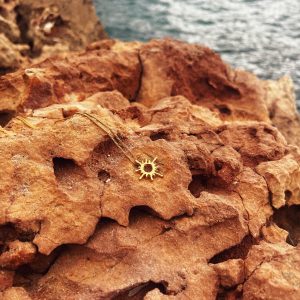 collier sol , pendentif soleil plaqué or bijoux Maïgo